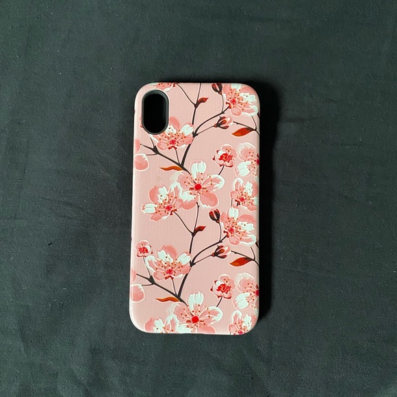 Pink phone case giving spring vibes! - Picture 3 of 3